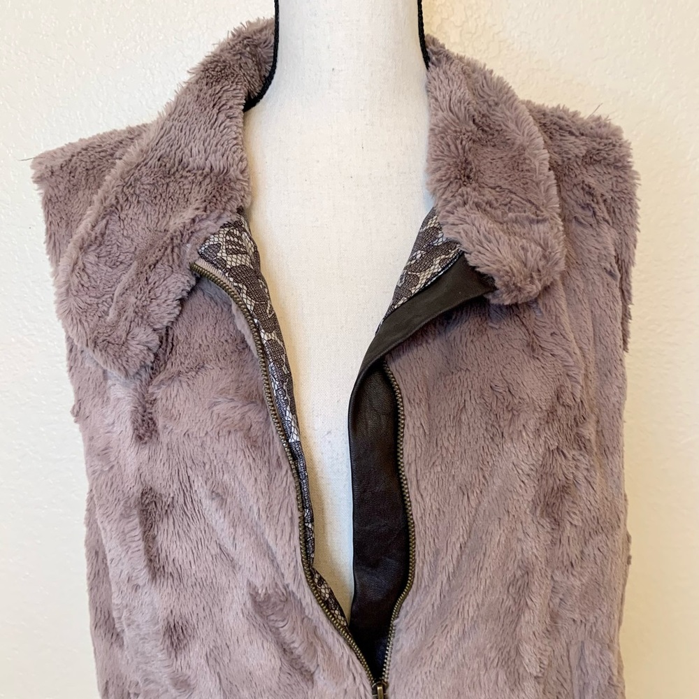 Sanctuary Faux Fur Sleeveless Vest Zip Up Taupe Brown Size Medium - Picture 4 of 16